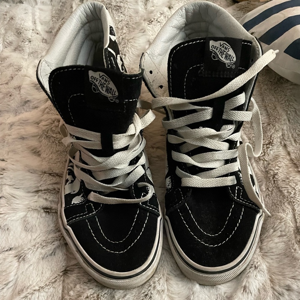 Vans with original skulls